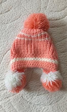 Teplá čiapočka s brmbolcami, 116