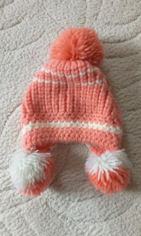 Teplá čiapočka s brmbolcami, 116