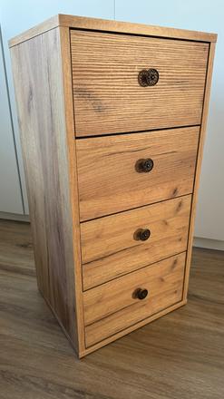 Komoda livarno so 4 zasuvkami orig. zabalena, 