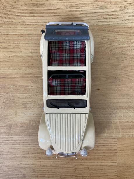 Maisto model auta citroen 2 cv kačka 1/18,