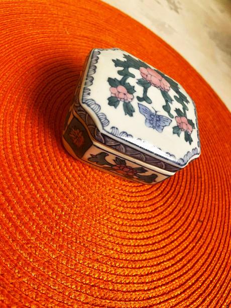 Porcelánová šperkovnica, 