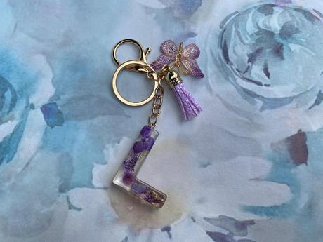 Ručne vyrobené živicové kľúčenky, 