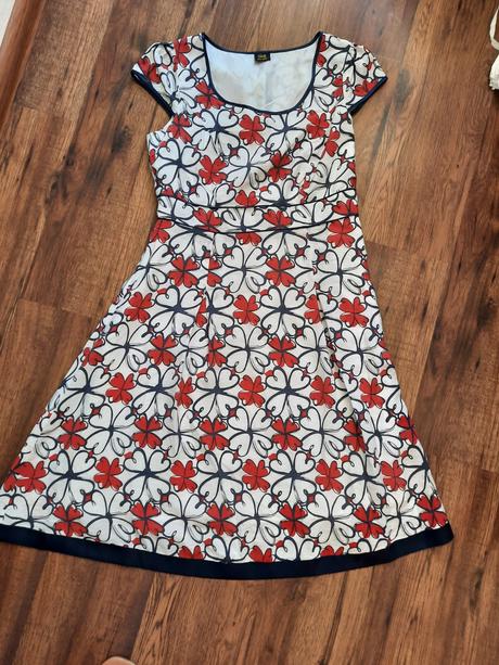 Kvetované šaty, gate,m