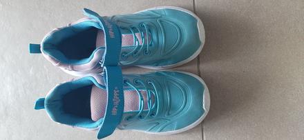 Tenisky na telesnu, 33