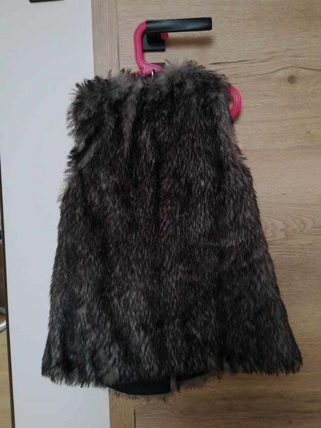 Kožušteková vestička, zara,140
