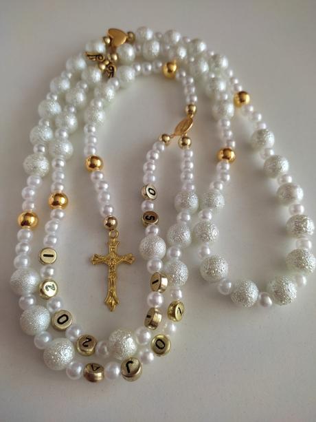 Ruženec s menom a dátumom e154,