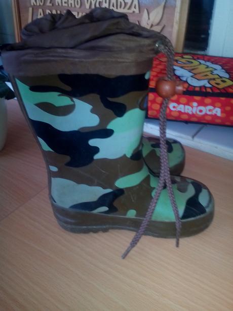 Maskáčové gumáky, 22