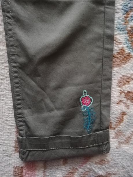 Ozdobene zelene nohavice, 128