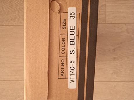 Platené tenisky, 35