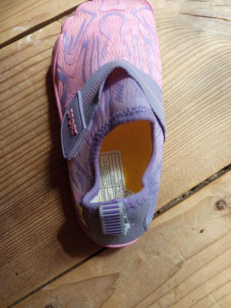 Topánky do vody, 28