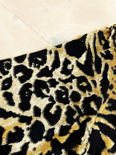 Jemné tričko so zvieracím vzorom, m