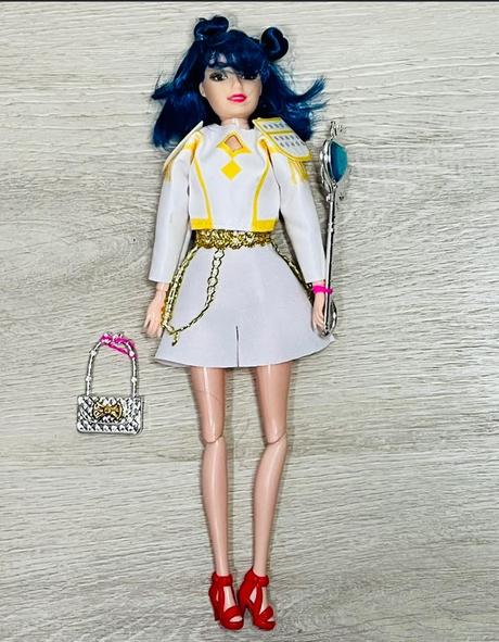 K-pop demon hunters bábíka, 