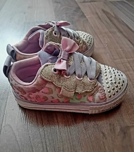 Skechers blikajuce tenisky pre paradnicu, skechers,23