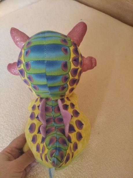 Pestrofarebný dinosaurík,