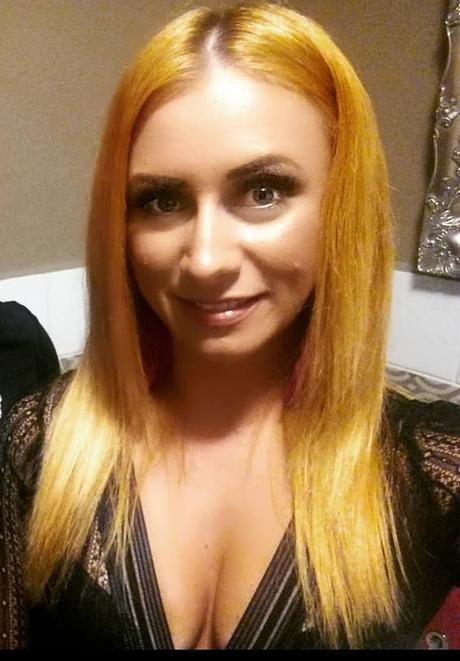 Sieťované body s holým chrbátom, s