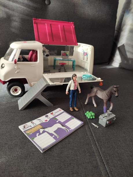 Schleich - mobilna ambulancia, 