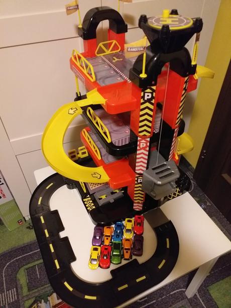 Mega garáž + 10 áut,