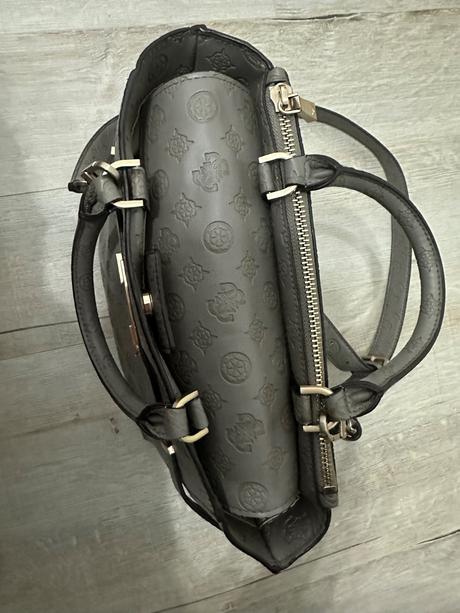 Kabelka guess, guess