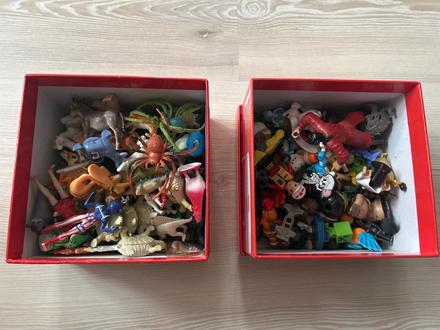 Postavicky z kinder vajec a zvieratka,