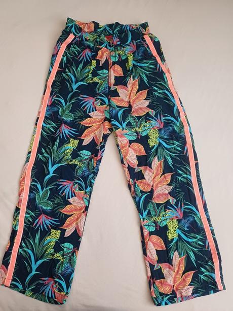 3 nohavice + pyžamové zdarma, 152