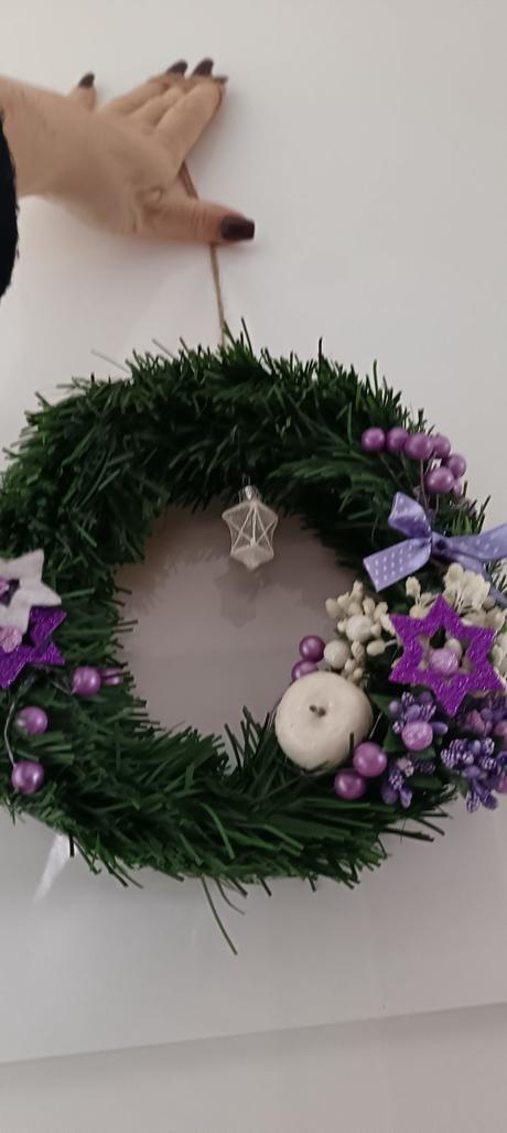 Vianočný veniec lilac s lampášikom,