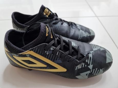 Predám kopačky umbro, 36