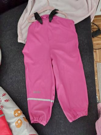 Nohavice do dazda, 104