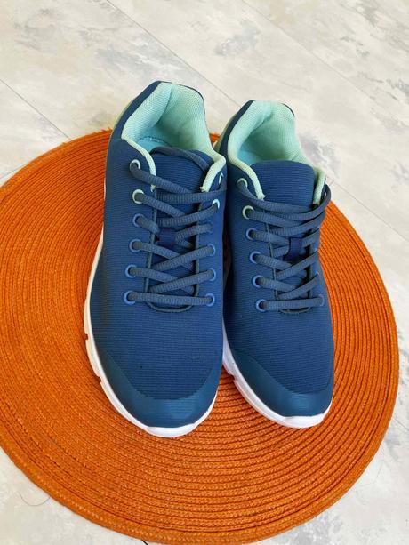 Ľahúčke tenisky, 38