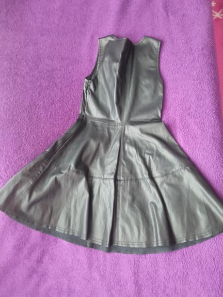 Šaty imitácia kože, 134