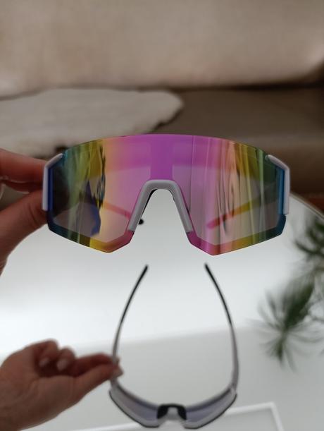 Športové slnečné okuliare,