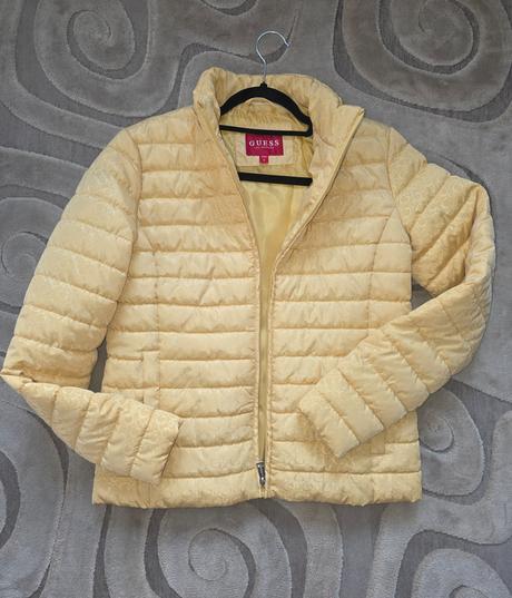 Krásna bunda guess, guess,s