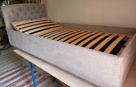 Posteľ s polohovacím roštom 90x200 vlastná vyroba, 