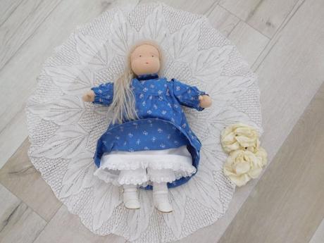 Tkané plátno ivory +krém +modrý prúžok +bábika,,