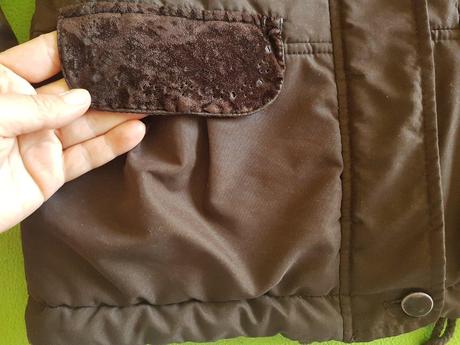 Bunda so zamatovými doplnkami, 128