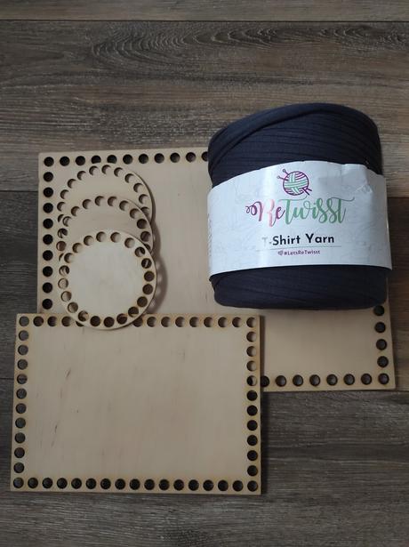 Sada na hackovane podnosy alebo kosiky z trickovin,