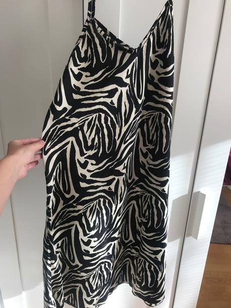 Ľahké saténové šatky, 