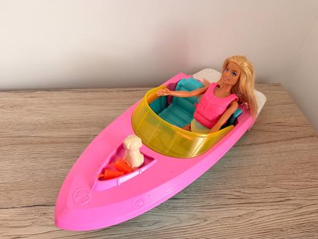 Barbie komplet sada ružový motorový čln s bábiko, 