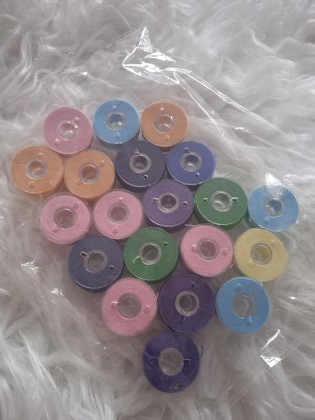 20ks navinuté nite do stroja,