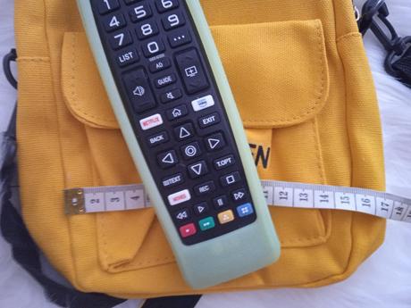 Kabelka s otvorom na slúchadlá,