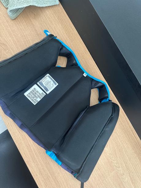 Plavecka vesta detdka, 