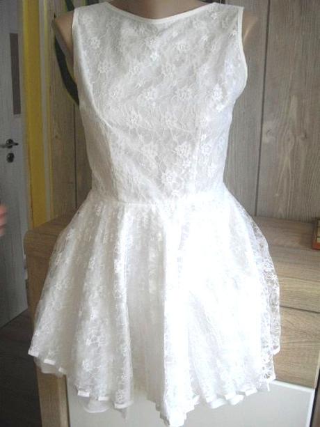 Čipkované šaty, 38