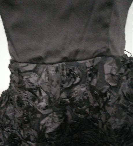 Elegantné saténové šaty, m