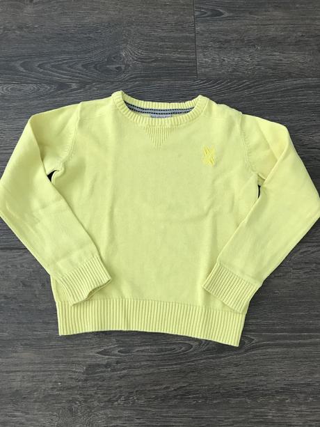 Žltý svetrík, piazza italia,104