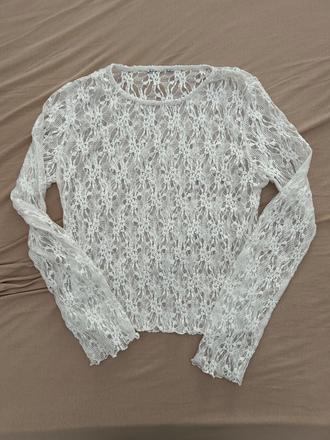 Biely cipkovany top, bershka,s