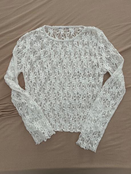 Biely cipkovany top, bershka,s