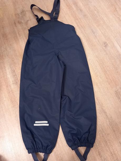 Nohavice do dazda, 122