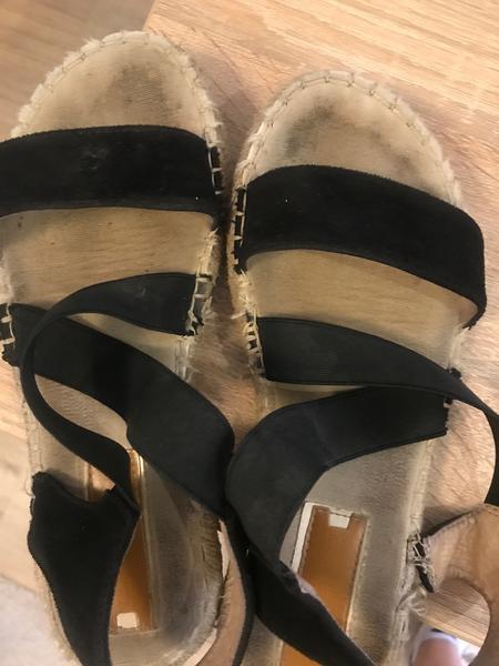 Čím vyčistím tieto sandále?