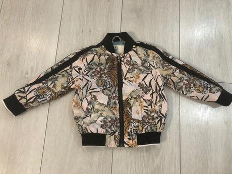 Bomberka, river island,74