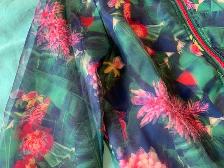 Zaujímavá bundička, reserved,134