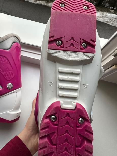 Dievcenske lyziarky mondo 220, nordica,33